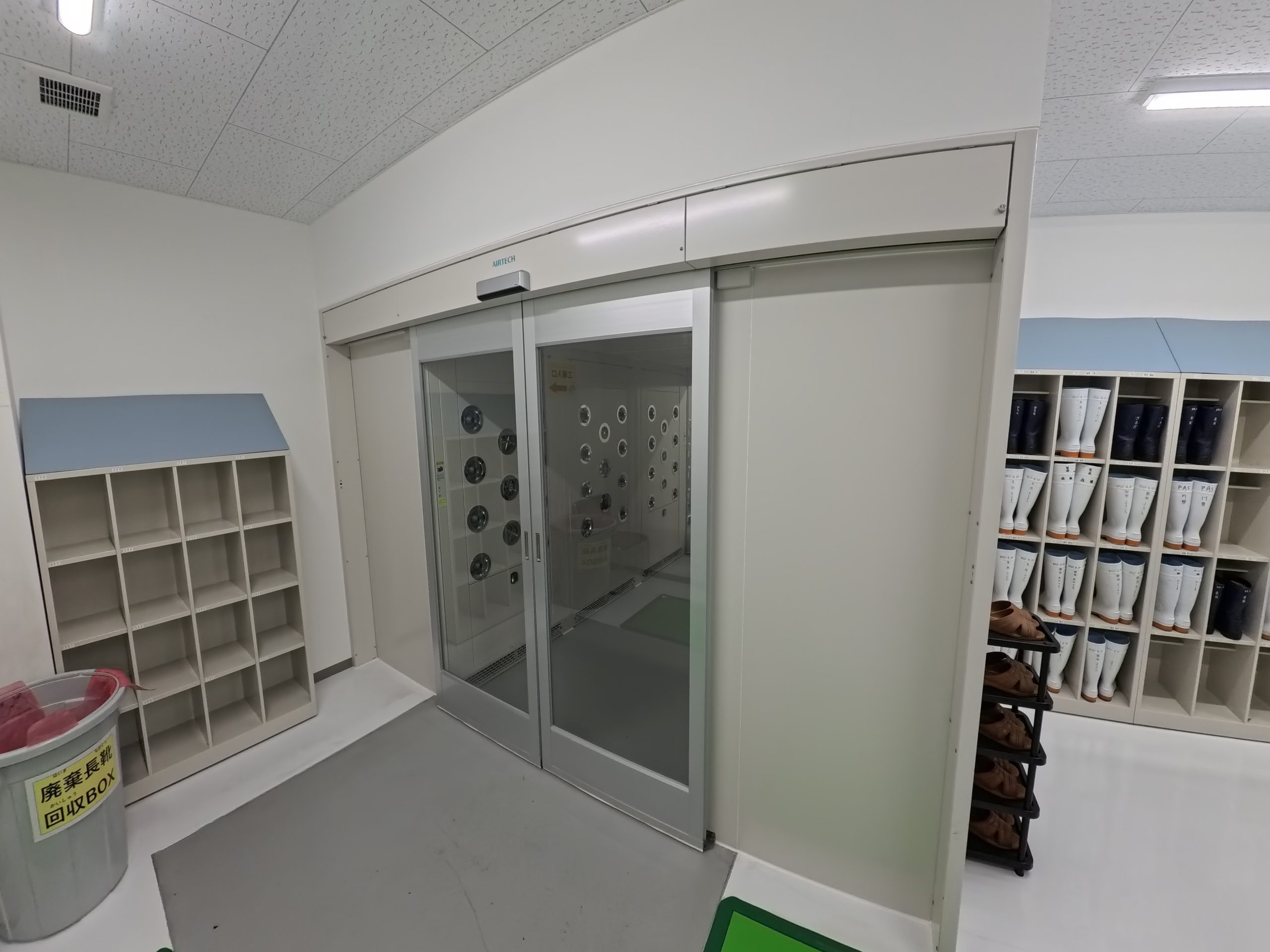 食品加工・衛生管理エリア.衛生基準を満たすための私物管理を標準化。