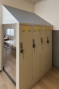 Tri-BOX （トライアングラーボックス）壁面ロッカー　直角 三角屋根