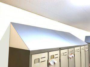 独立版（Free-standing）,省スペースで安定性が高い,耐震金具との併用が容易